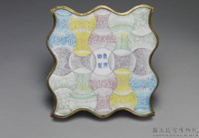 图片[2]-Copper square dish in painted enamels, Qing dynasty, Kangxi reign (1662-1722)-China Archive